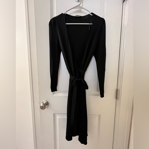 Massimo Dutti black midi wrap dress size small. Super flattering fit! - Picture 1 of 6